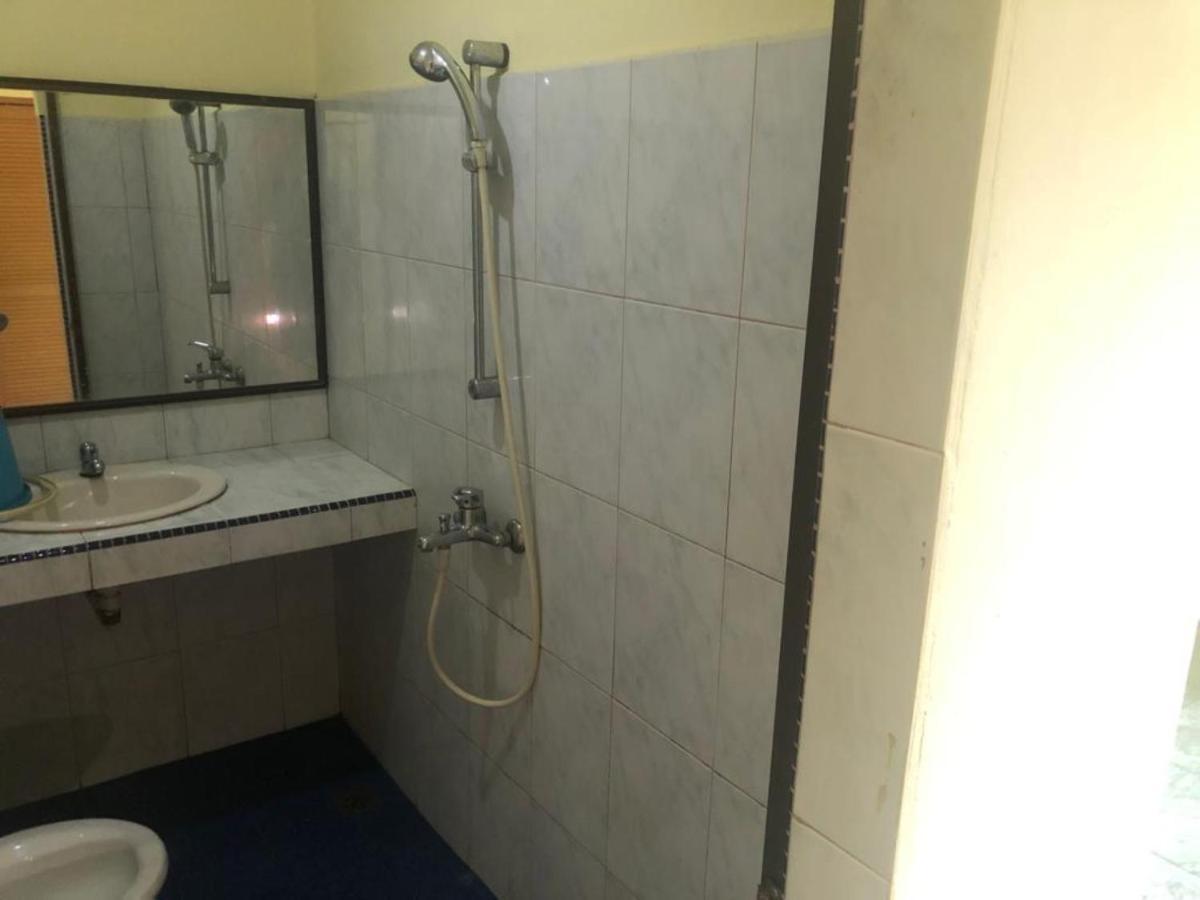 Hotel Pelita Terang Nagoya Bagian luar foto