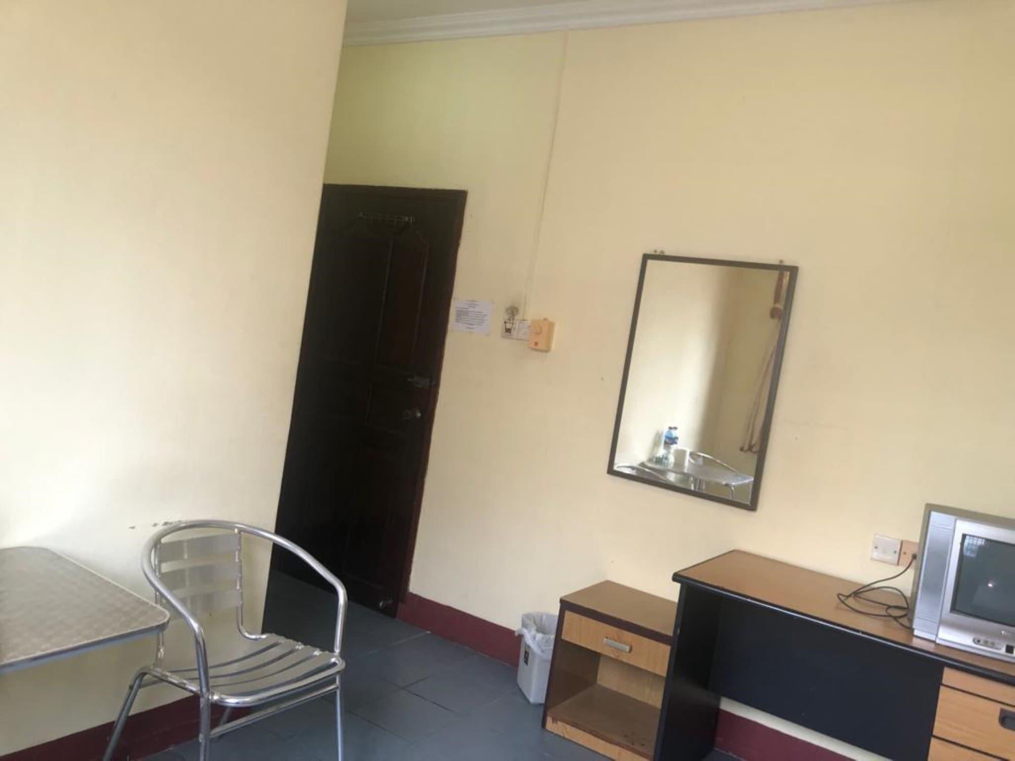 Hotel Pelita Terang Nagoya Bagian luar foto